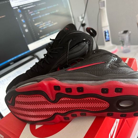 air total max uptempo black red